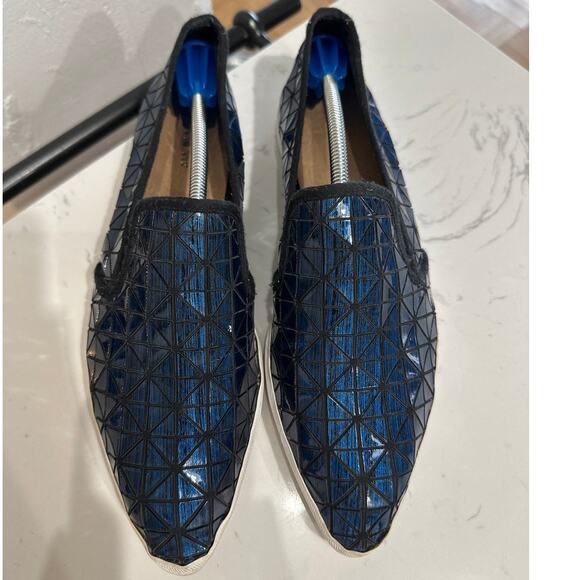 All Black Blue Holographic Geometric Pointed Toe Slip On Shoe, Size 40, EUC - Picture 4 of 8